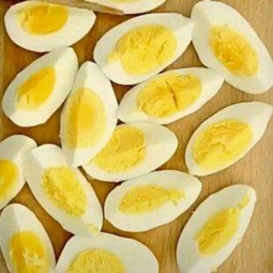 Жареные яйца с овощами