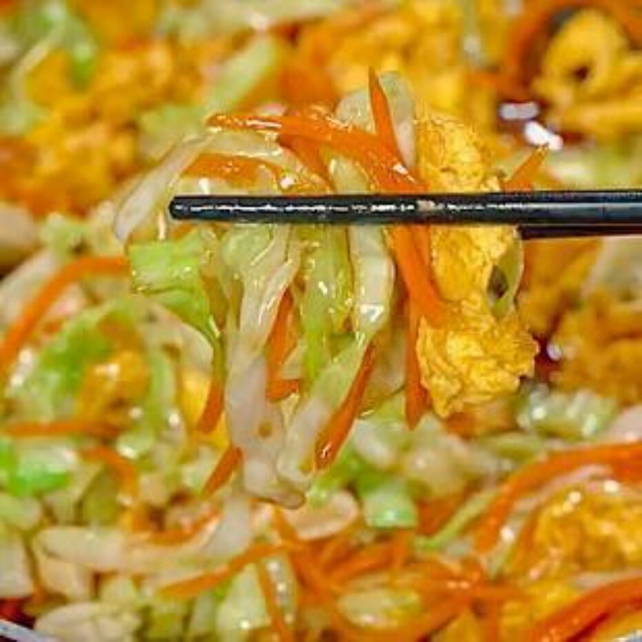Капуста жареная с яйцом