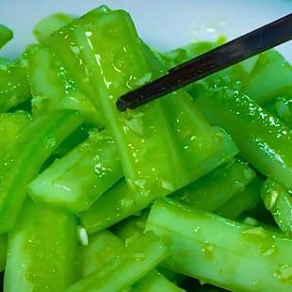 Огурцы в луковом масле