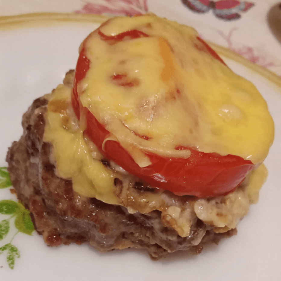 Мясные корзинки с грибным соусом
