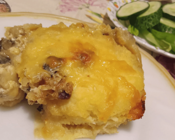 Картофельные зразы под грибным соусом