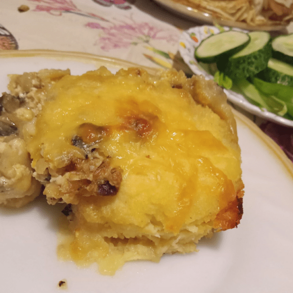 Картофельные зразы под грибным соусом