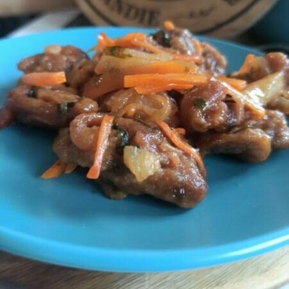 Мясо с ананасами в кисло-сладком соусе
