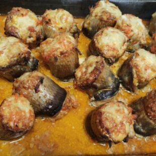 Рулетики из свежей сельди с овощами