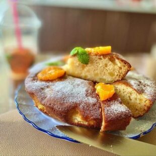 Шарлотка с ананасом