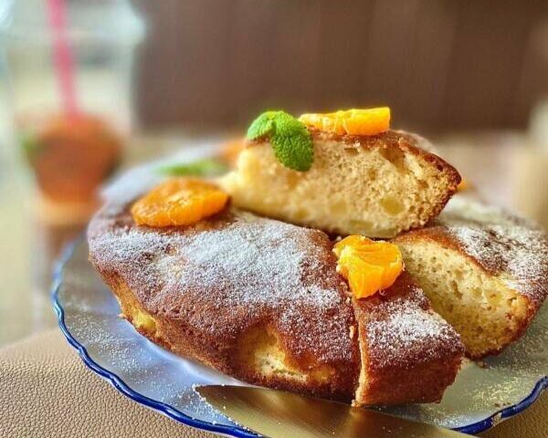 Шарлотка с ананасом