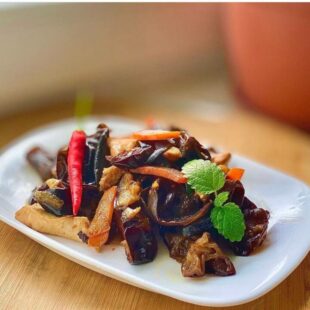 Грибы Муэр с овощами и курицей