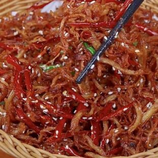 Остро-пряная курица соломкой