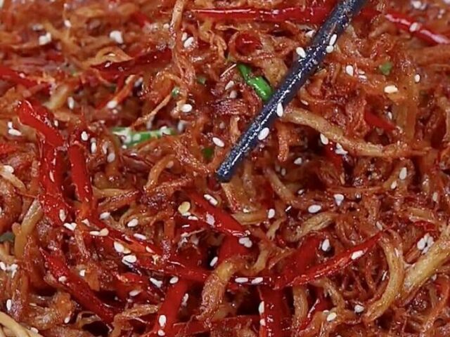 Остро-пряная курица соломкой