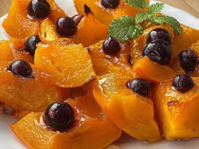 Тыква запечённая с мёдом и смородиной