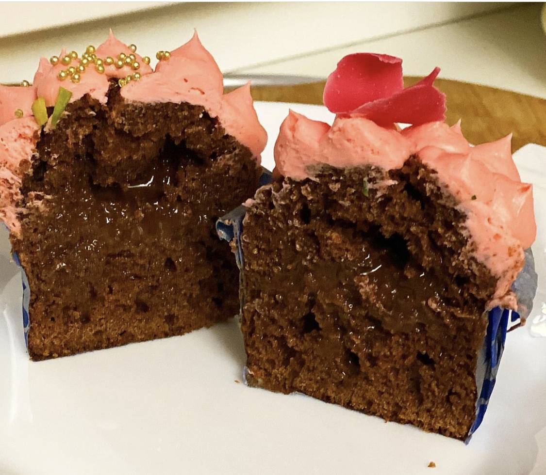 Капкейки с карамелью